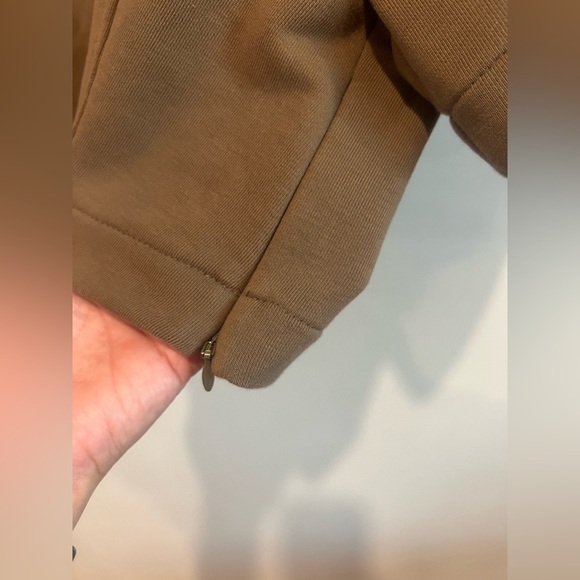 SWEATY BETTY WREN CROP SHORT SLEEVE T-SHIRT- Size XL. Color olive - Picture 4 of 11